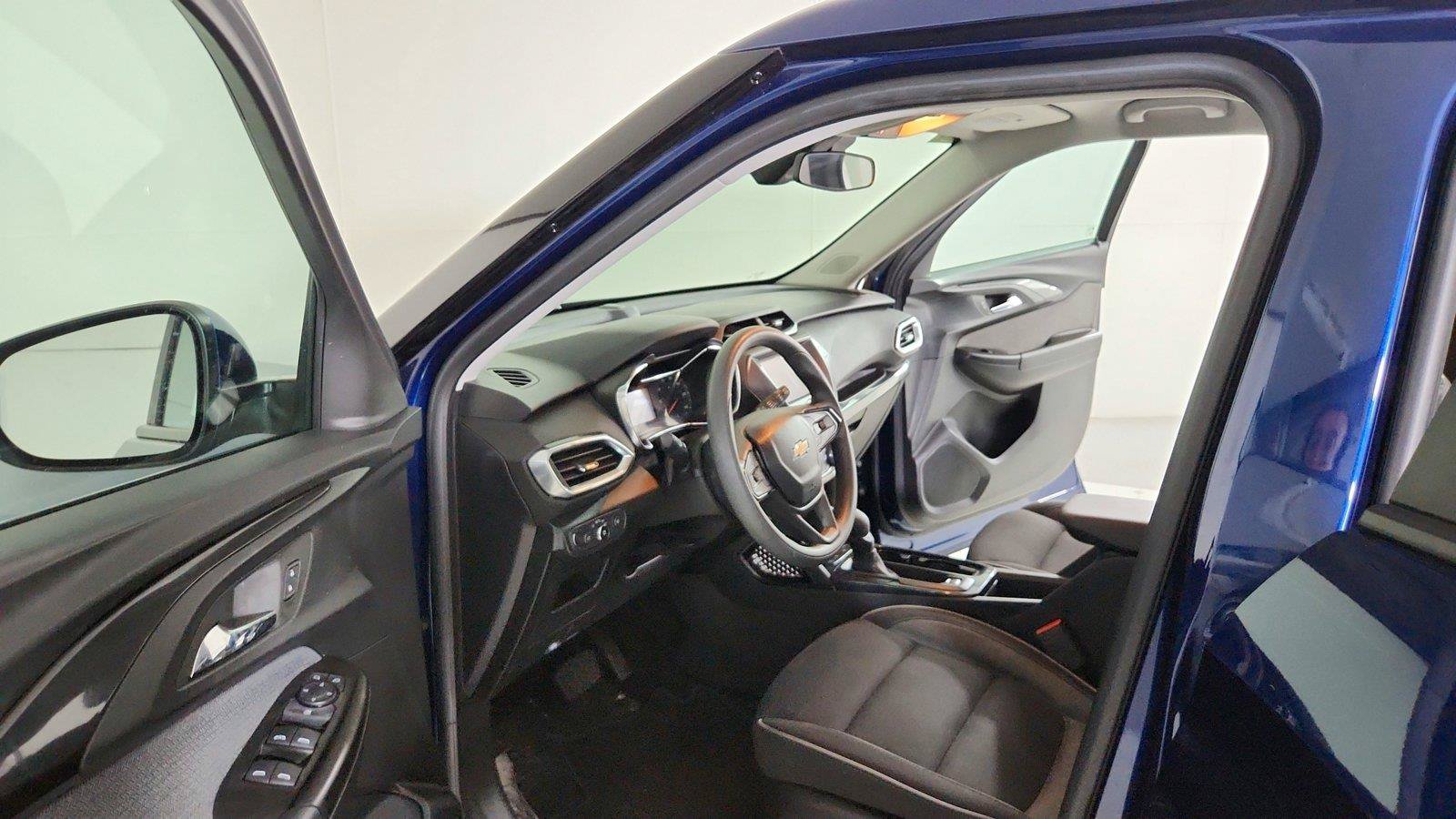 Used 2023 Chevrolet TrailBlazer LT FWD image 16