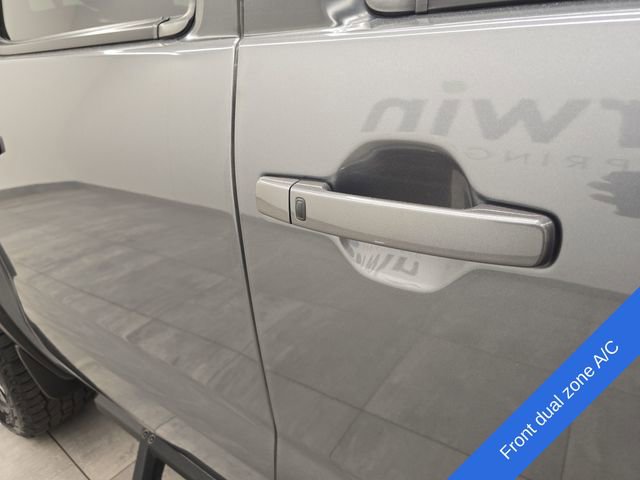 Used 2022 Nissan Frontier PRO-4X AWD/4WD image 9