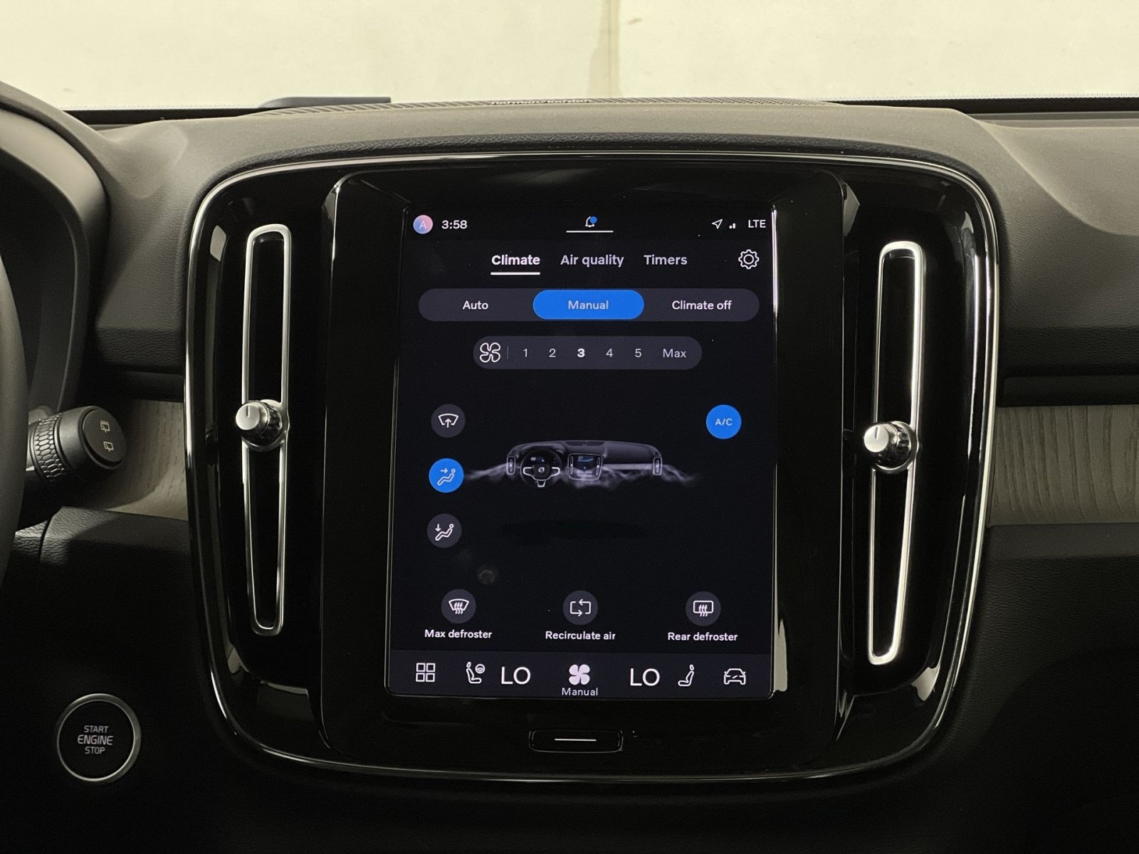 Used 2023 Volvo XC40 B4 Ultimate w/ Climate Package FWD image 21