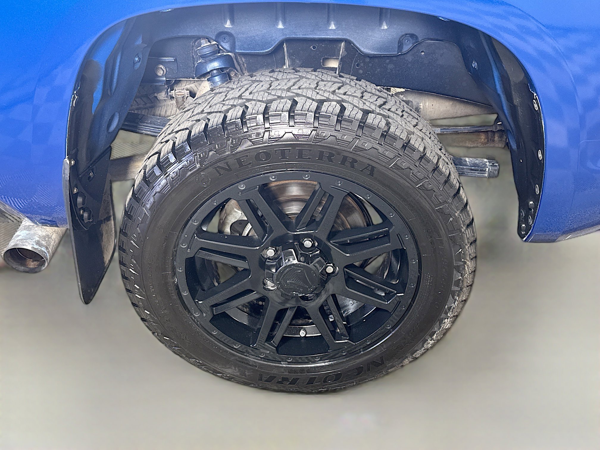 Used 2018 Toyota Tundra SR5 w/ SR5 Upgrade Package image 32