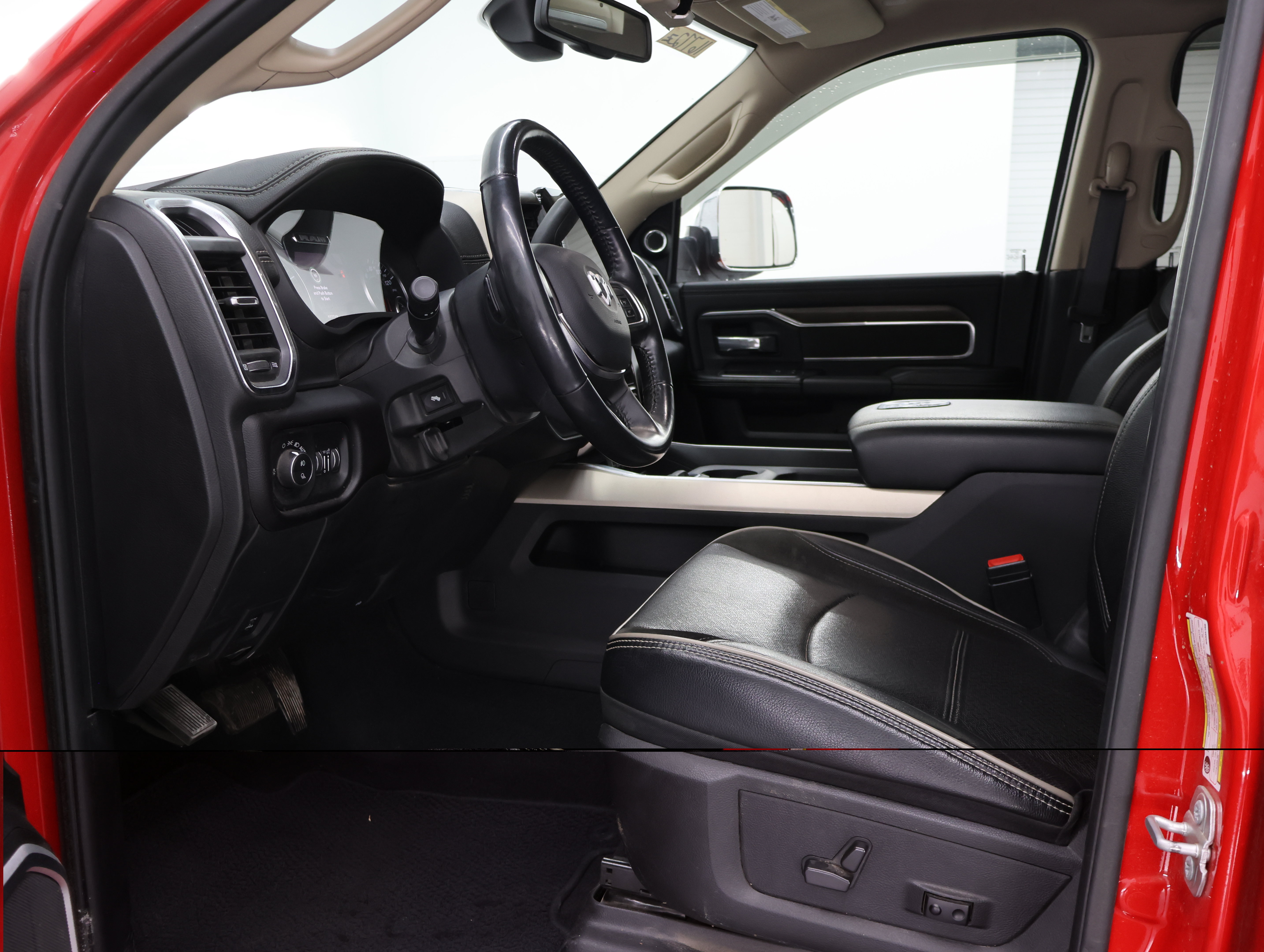 Used 2022 RAM 3500 Laramie AWD/4WD image 6