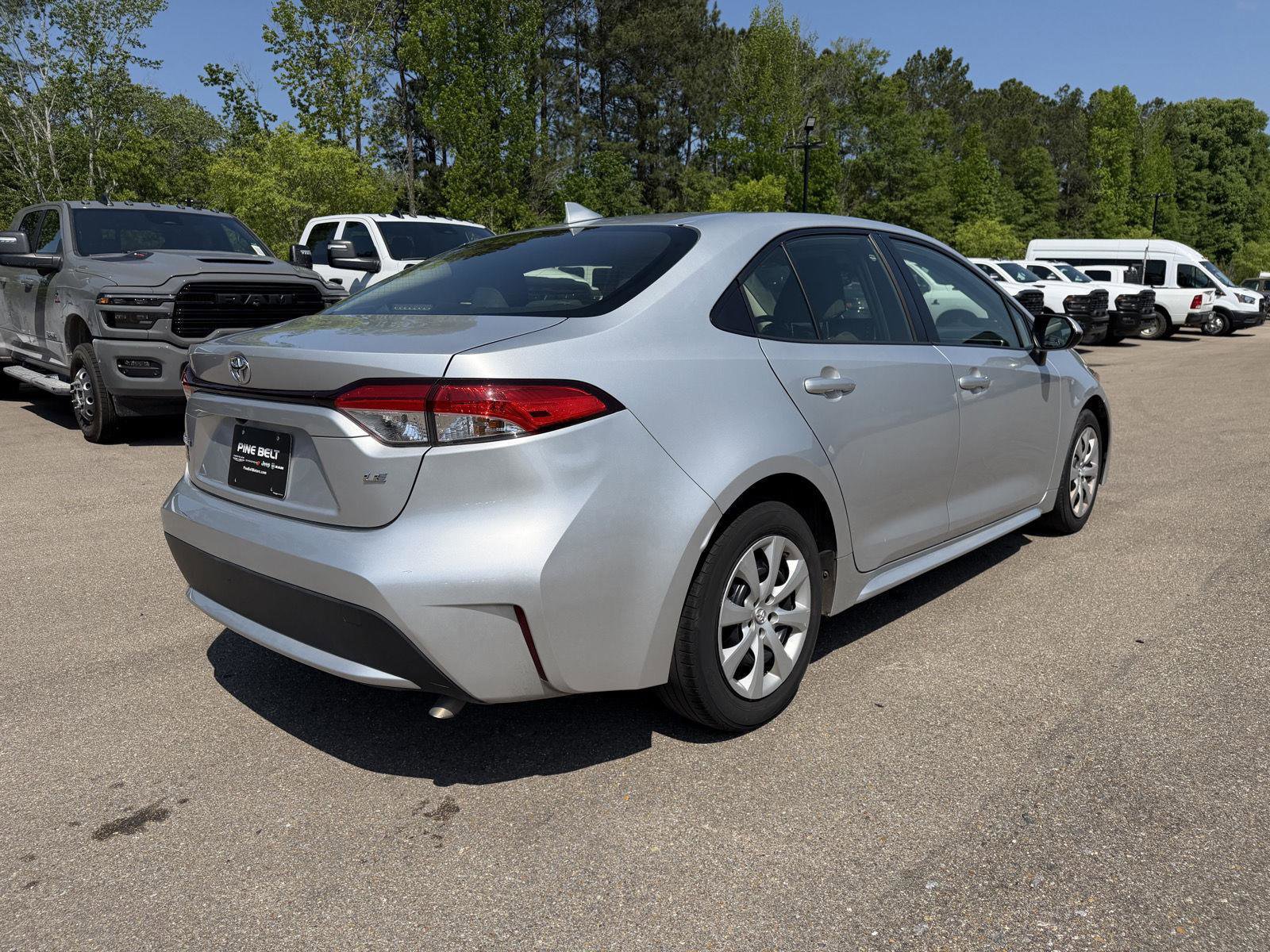 Used 2022 Toyota Corolla LE FWD image 6