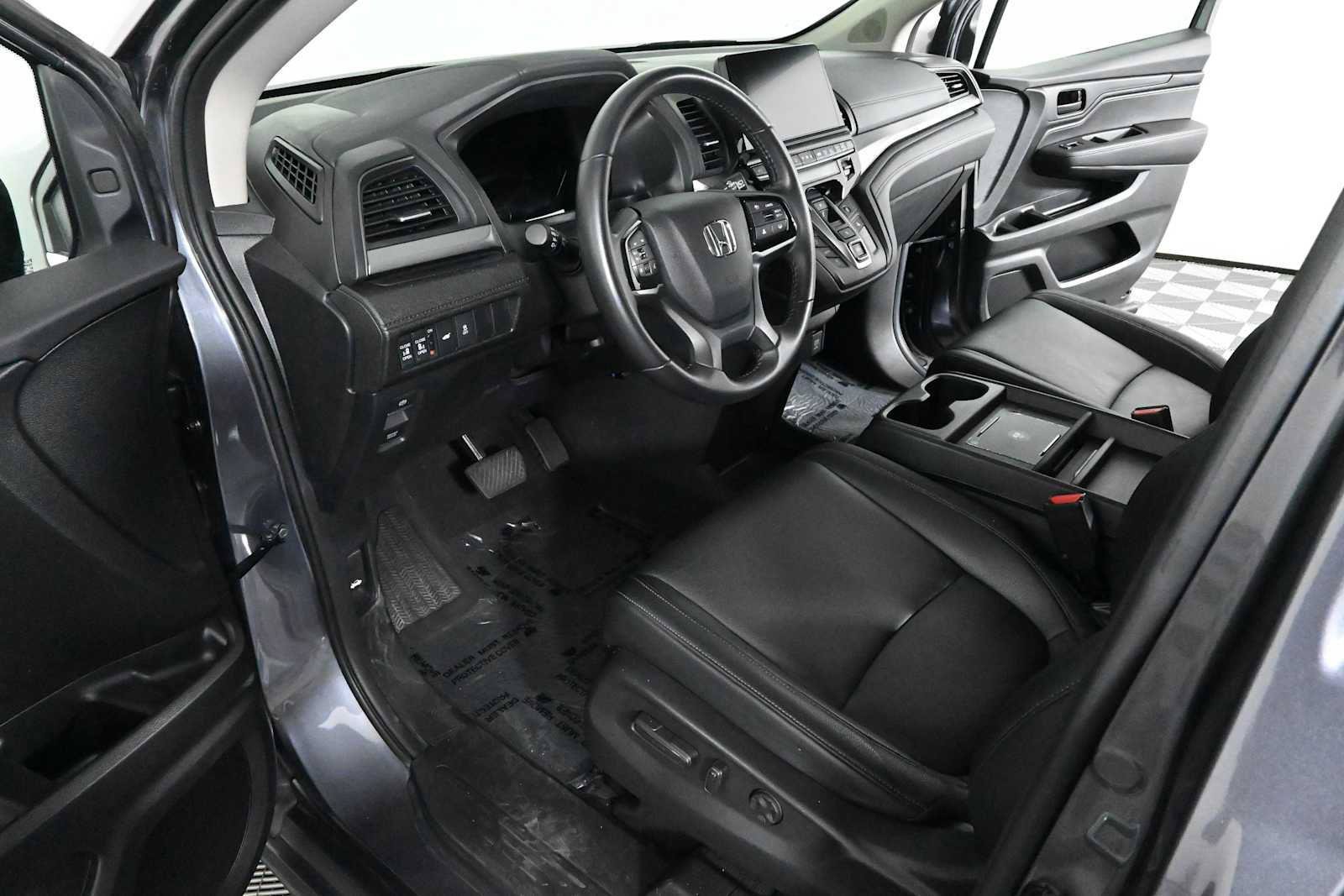 Used 2025 Honda Odyssey EX-L image 3