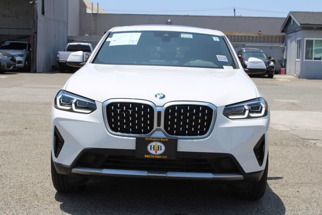 Used 2025 BMW X4 xDrive30i AWD/4WD image 2