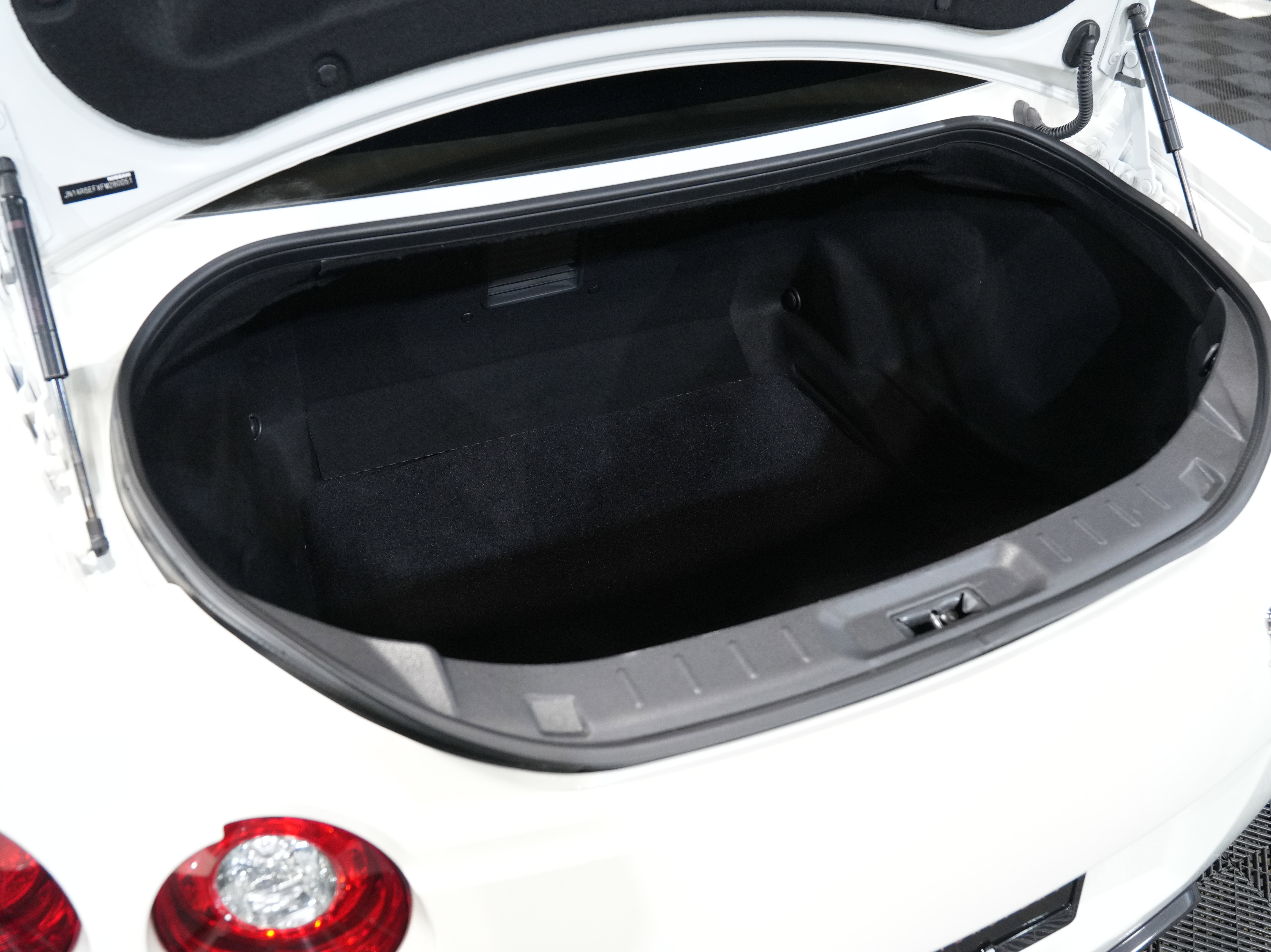 Used 2015 Nissan GT-R Black Edition image 50