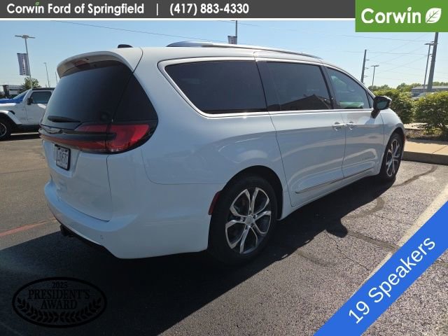 Used 2026 Chrysler Pacifica Pinnacle w/ Trailer Tow Group FWD image 4