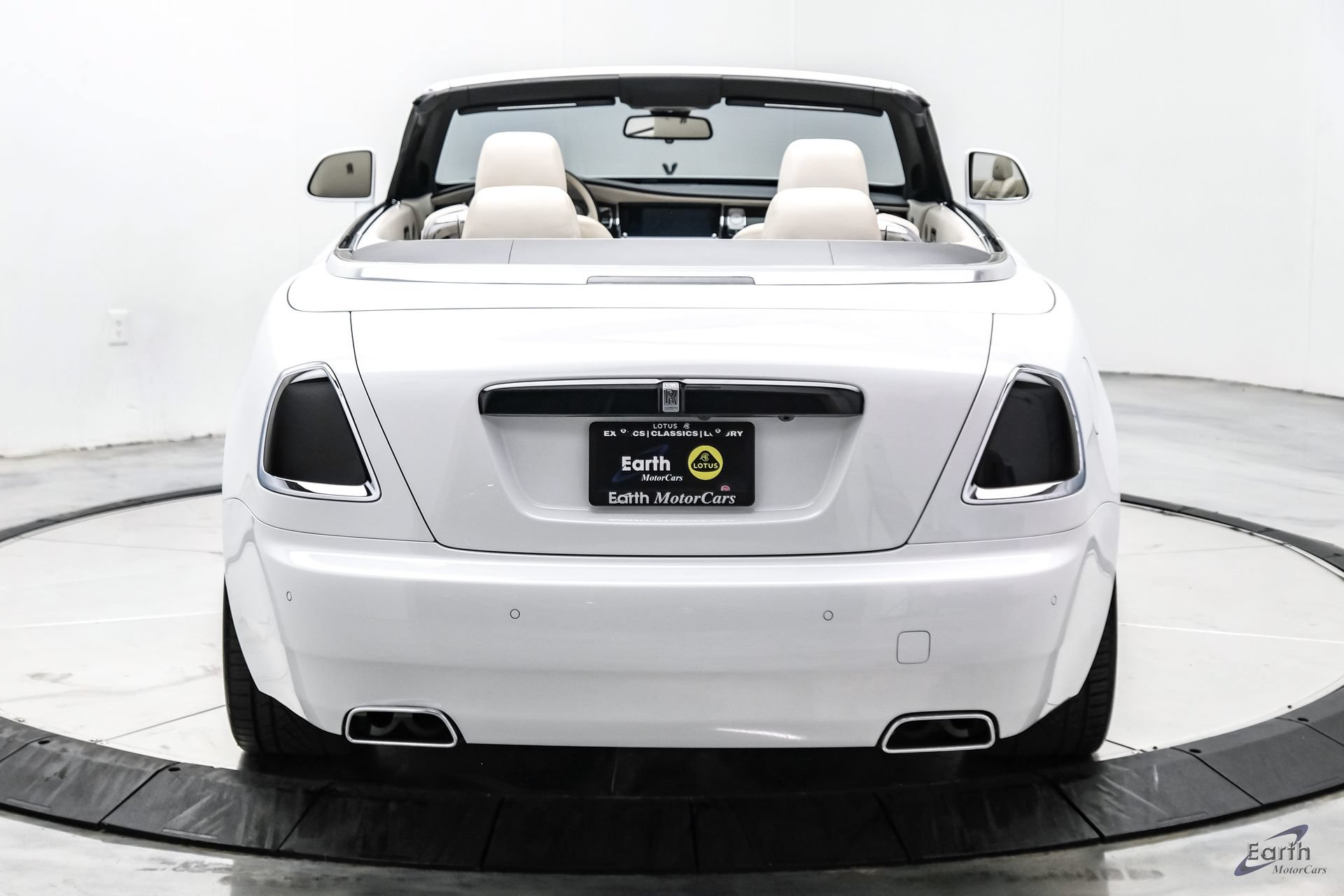 Used 2017 Rolls-Royce Dawn RWD image 16
