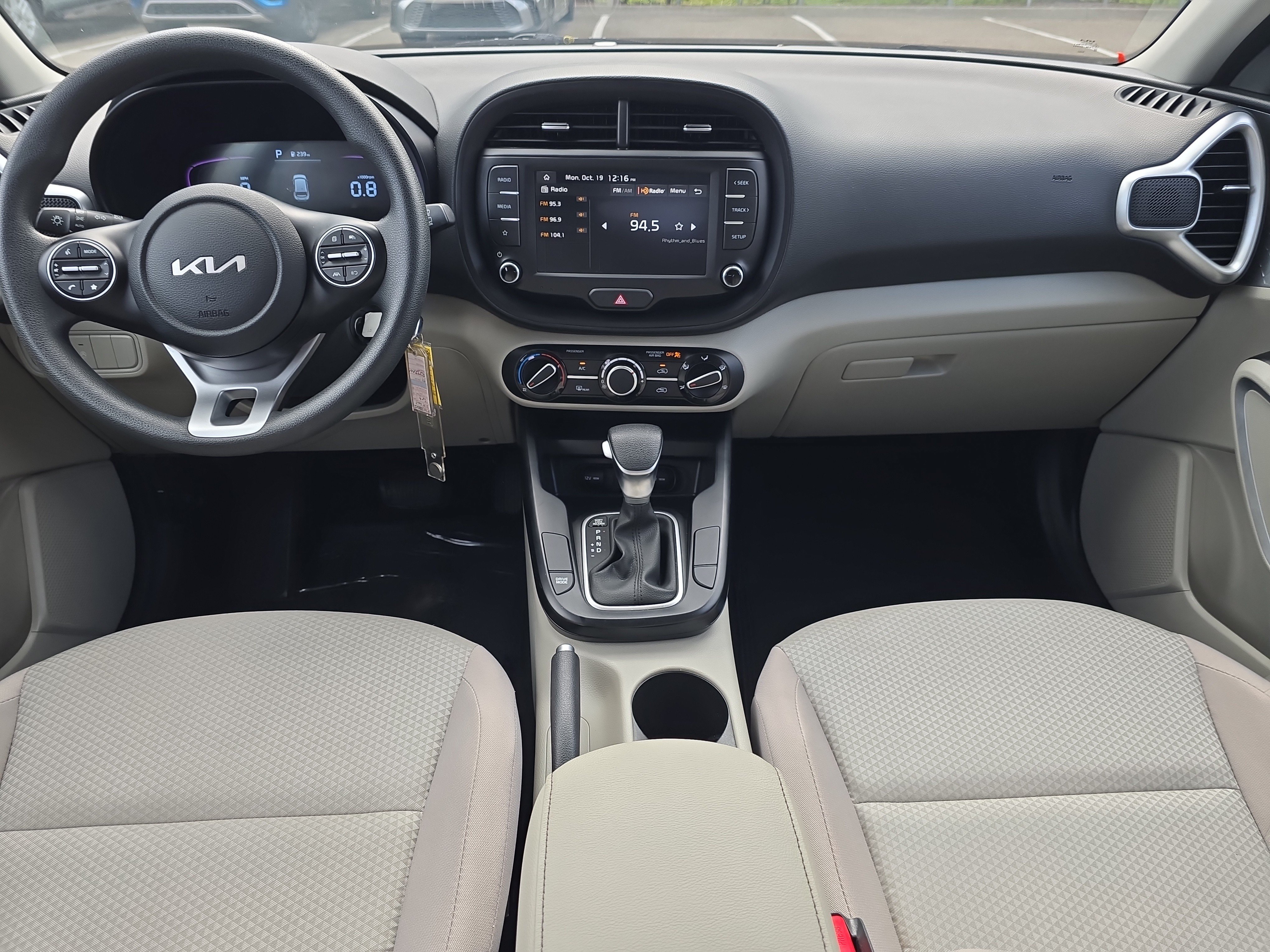 Certified 2025 Kia Soul LX w/ LX Technology Package FWD image 12