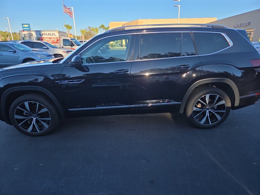 Used 2024 Volkswagen Atlas SEL Premium R-Line image 3