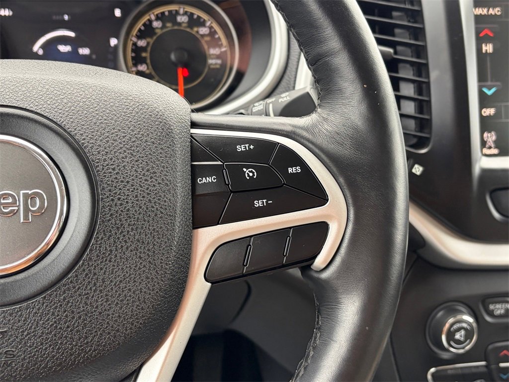 Used 2018 Jeep Cherokee Limited w/ Luxury Group image 11