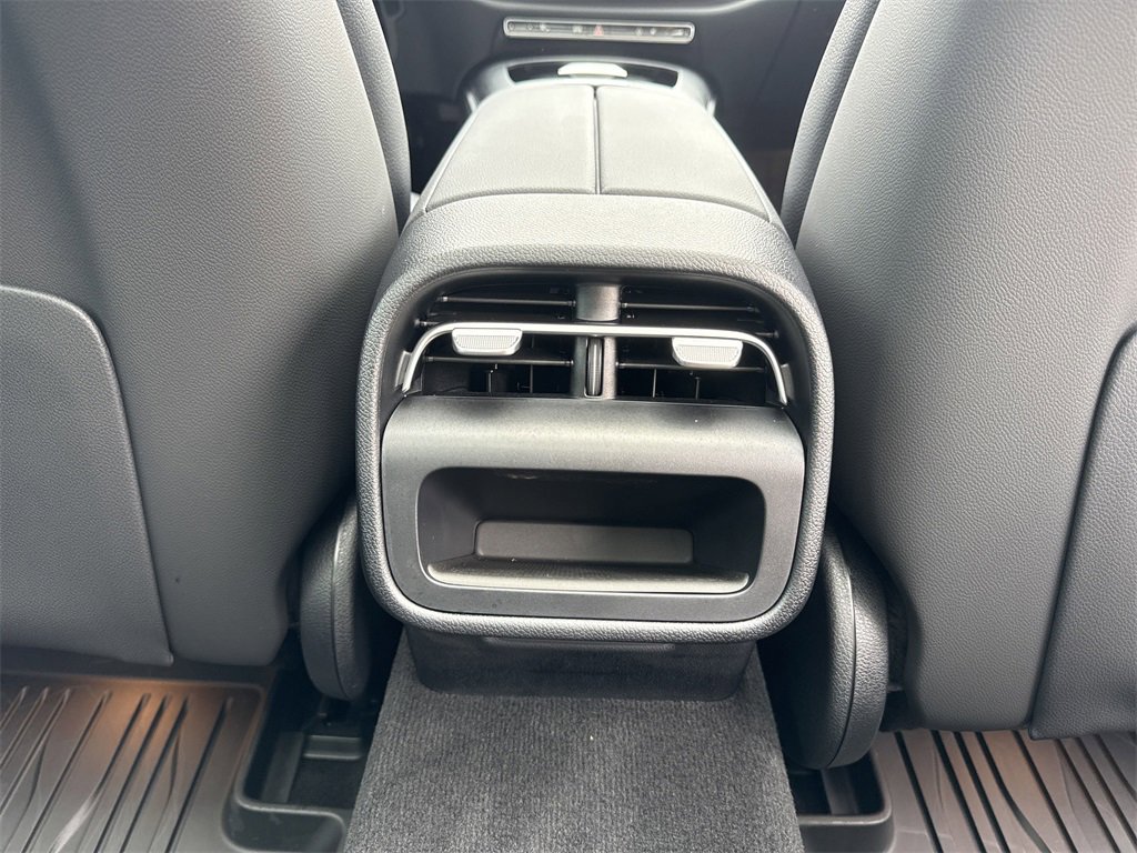 Used 2025 Mercedes-Benz E 350 4MATIC Sedan image 23