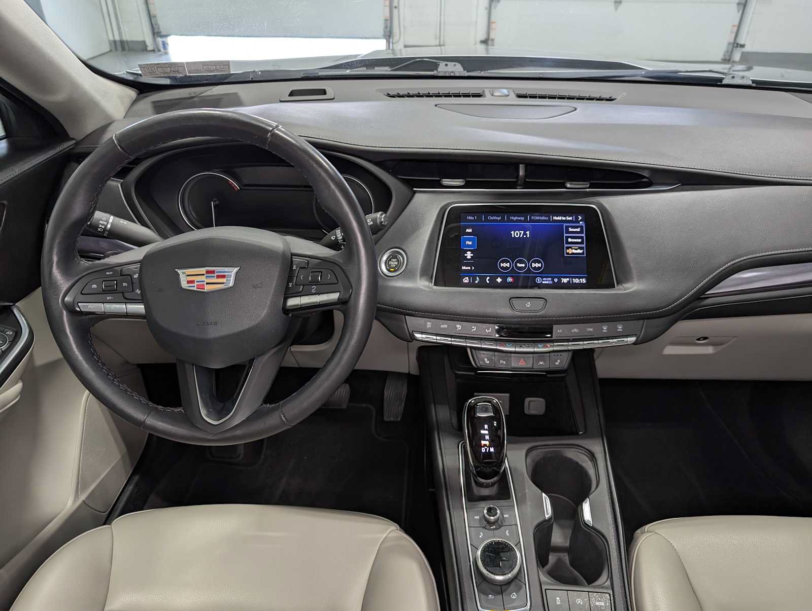 Used 2023 Cadillac XT4 Luxury w/ Cold Weather Package AWD/4WD image 18
