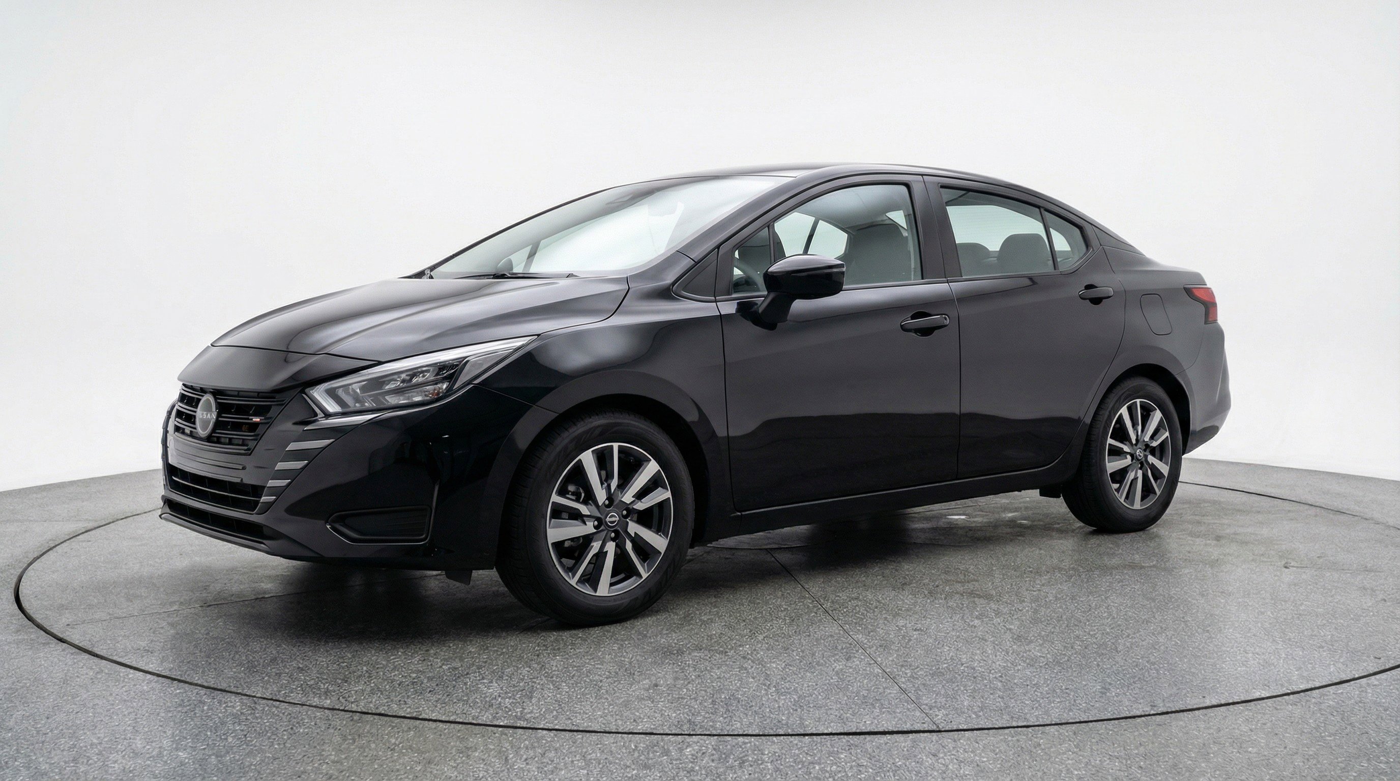 Used 2025 Nissan Versa SV image 3