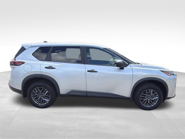 Used 2024 Nissan Rogue S AWD/4WD image 6