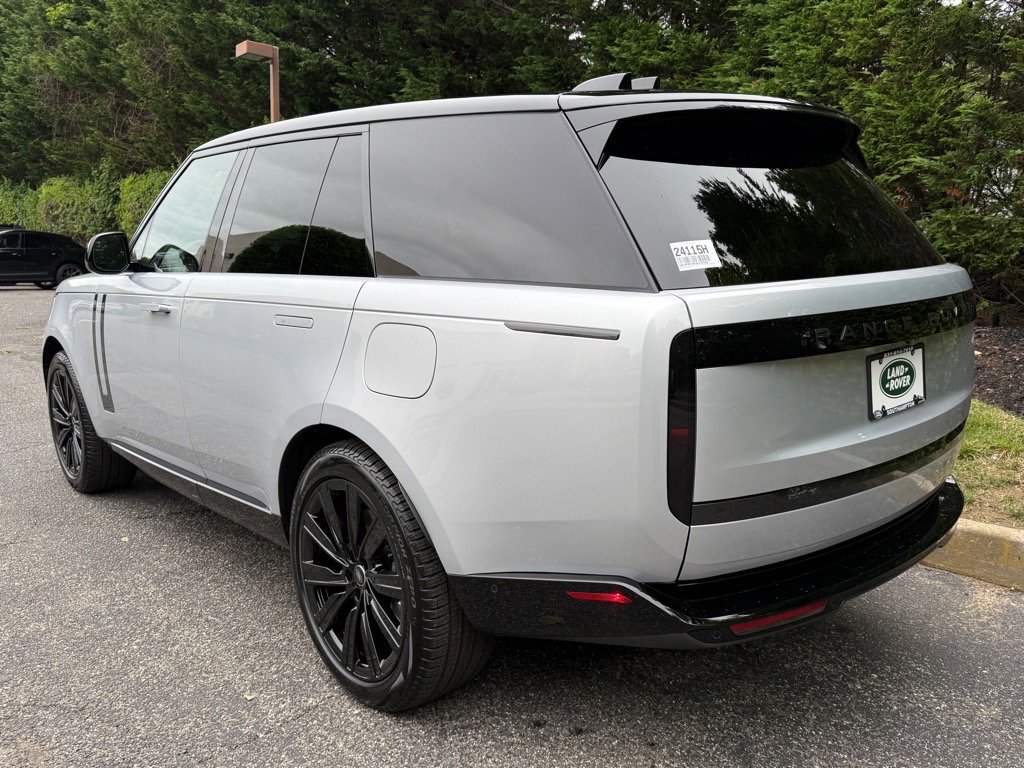 New 2025 Land Rover Range Rover SE image 3