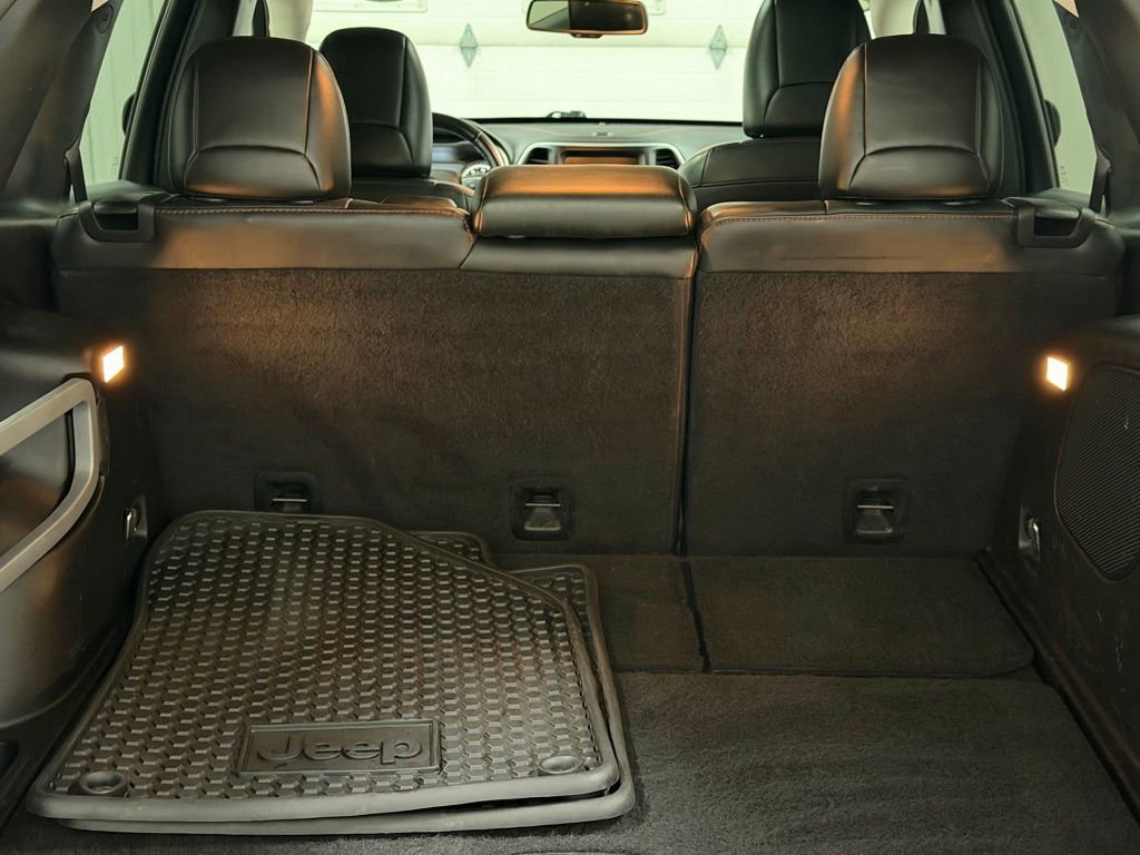 Used 2016 Jeep Cherokee Trailhawk w/ Comfort/Convenience Group image 14