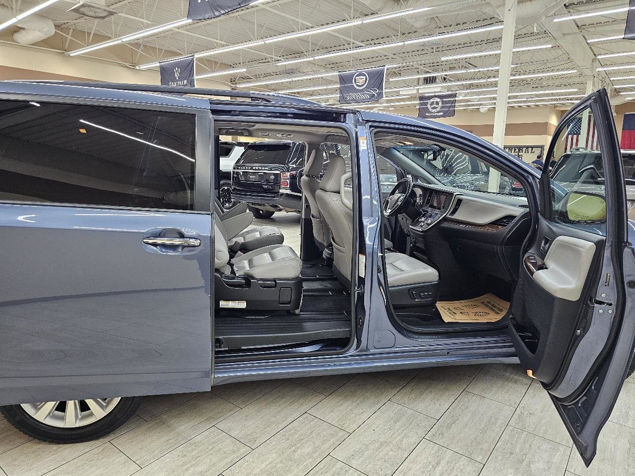 Used 2015 Toyota Sienna Limited FWD image 17