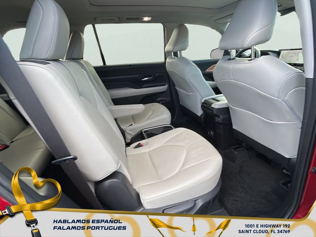 Used 2025 Toyota Grand Highlander AWD image 28