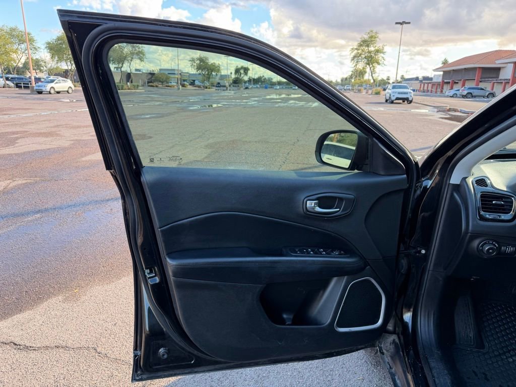 Used 2018 Jeep Compass Latitude image 21