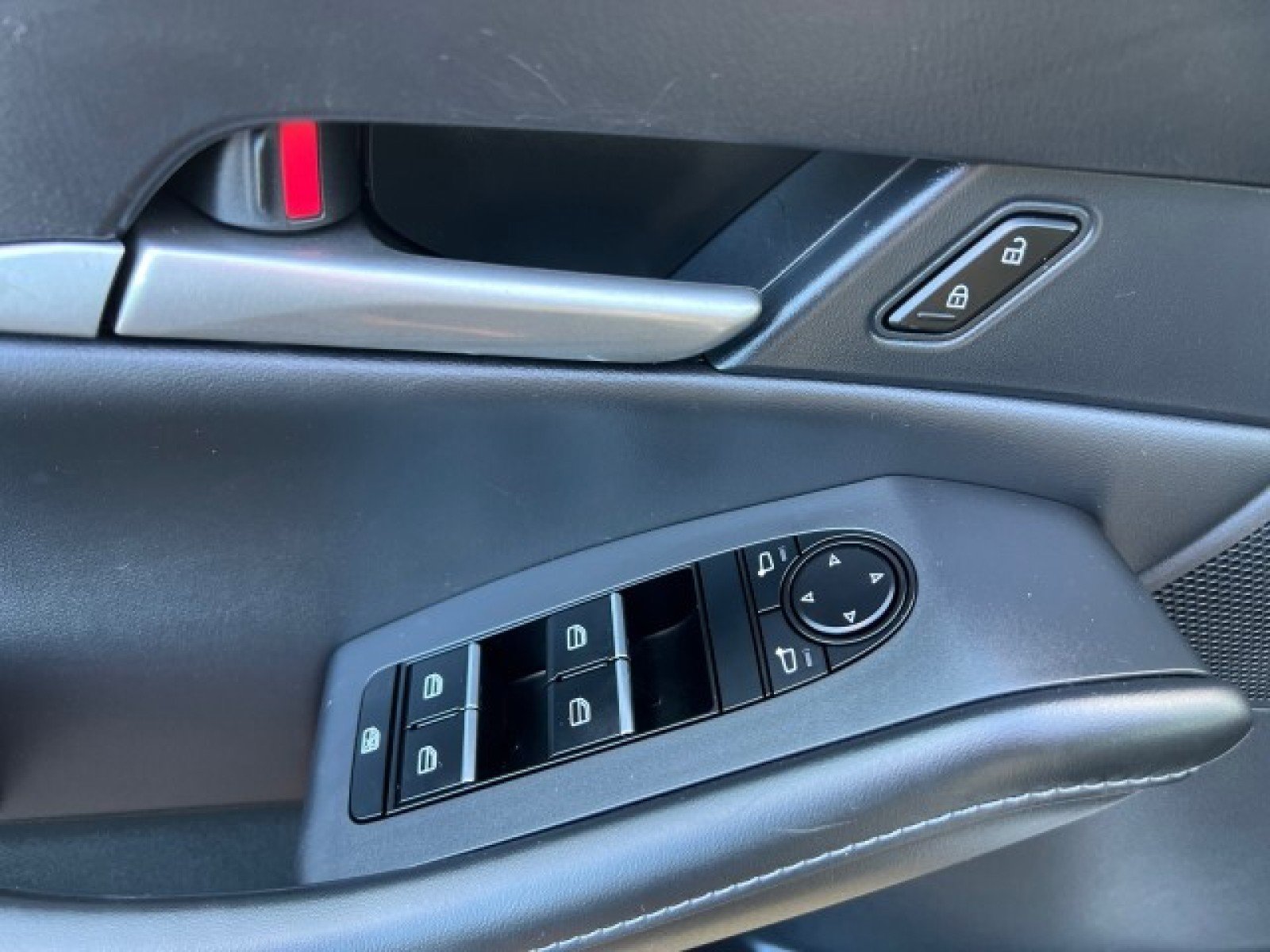 Used 2023 MAZDA CX-30 AWD 2.5 S w/ Select Package image 17