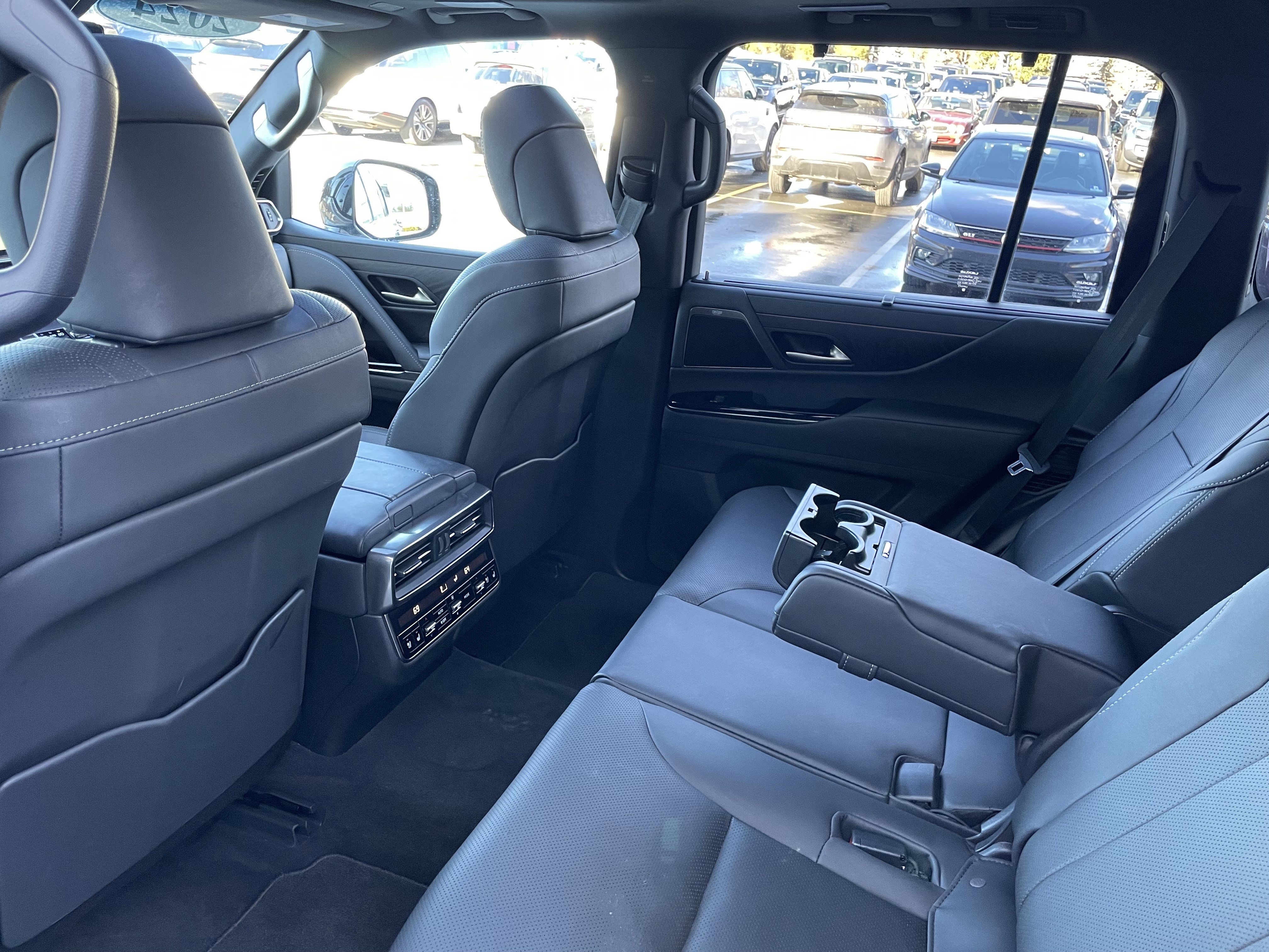 Used 2024 Lexus LX 600 4WD w/ Luxury Package image 30