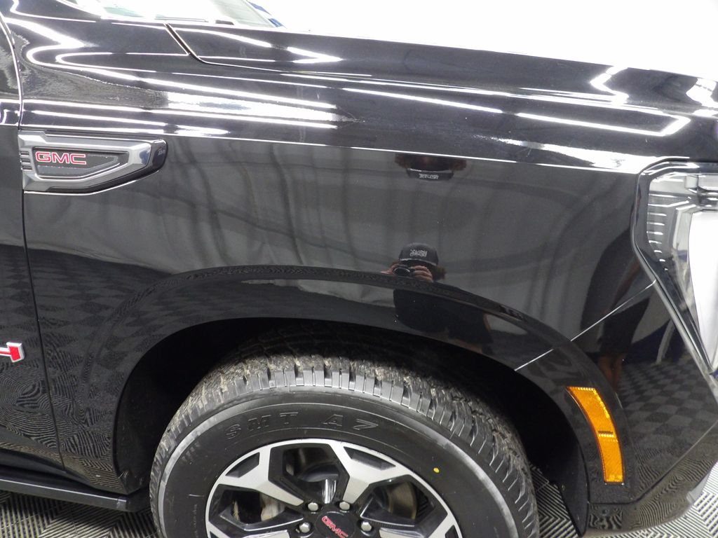 Used 2025 GMC Yukon XL AT4 AWD/4WD image 32