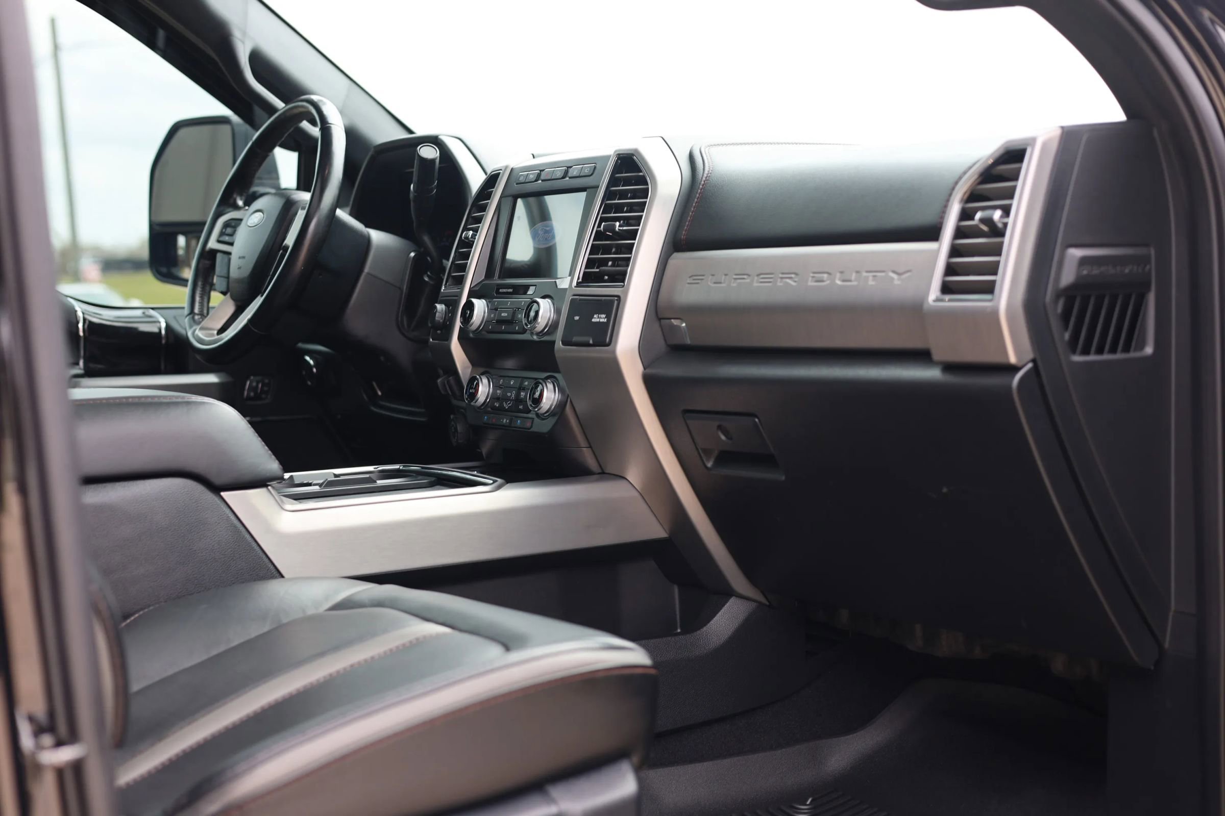 Used 2021 Ford F350 Platinum w/ FX4 Off-Road Package image 23