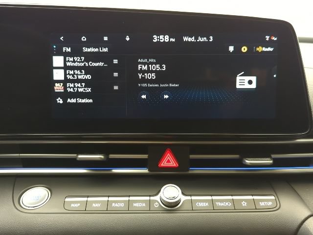 Used 2025 Hyundai Elantra SEL FWD image 17