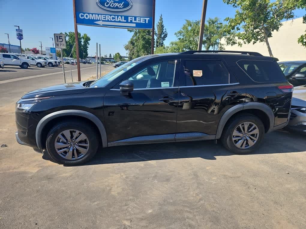 Used 2022 Nissan Pathfinder SV FWD image 5