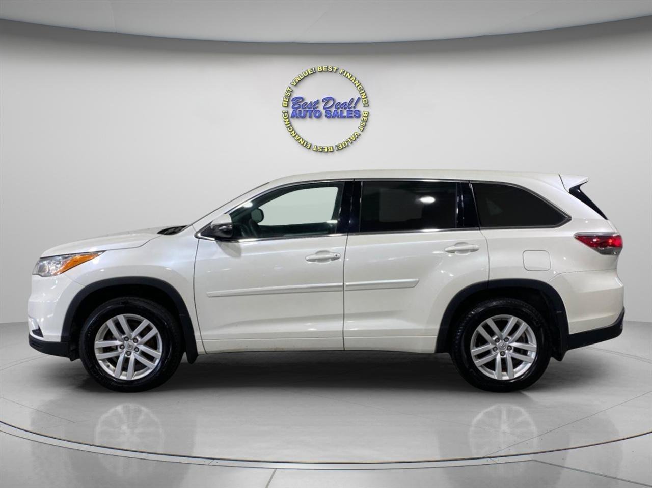 Used 2014 Toyota Highlander LE AWD/4WD image 2