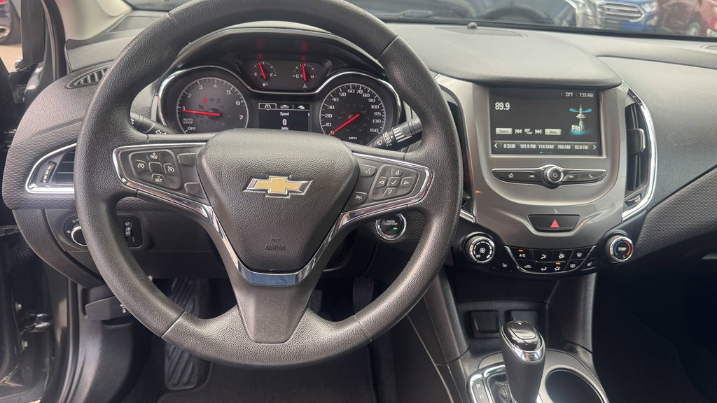 Used 2018 Chevrolet Cruze LT w/ LT Convenience Package FWD image 17