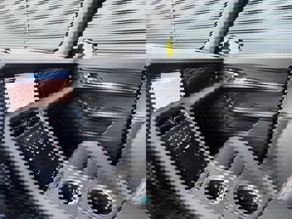 New 2025 Porsche Taycan image 11