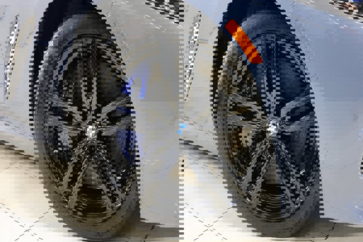 Used 2019 BMW M850i xDrive M850i xDrive w/ Comfort Seating Package image 13