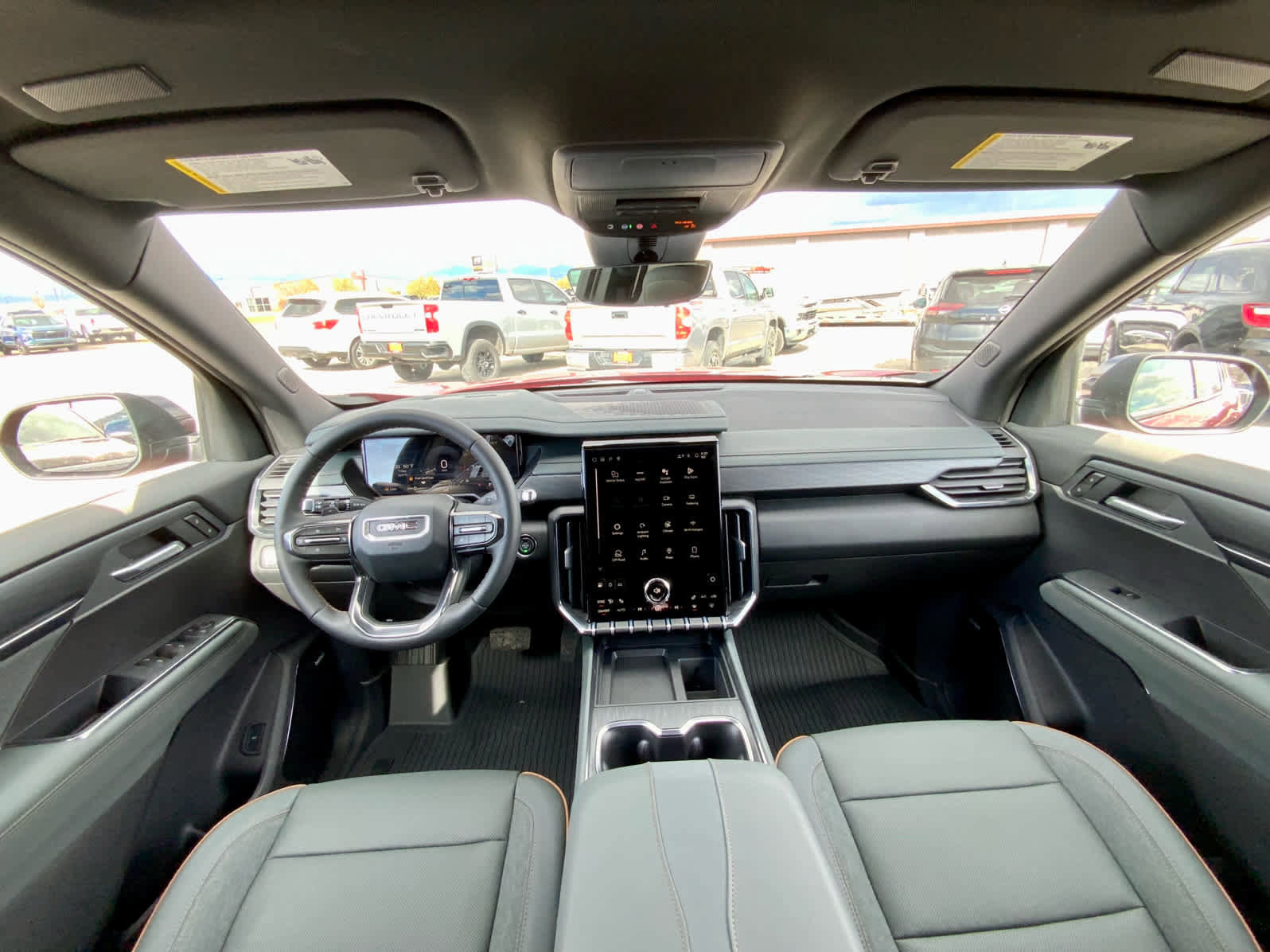 New 2026 GMC Acadia AT4 w/ LPO, Floor Liner Package AWD/4WD image 32