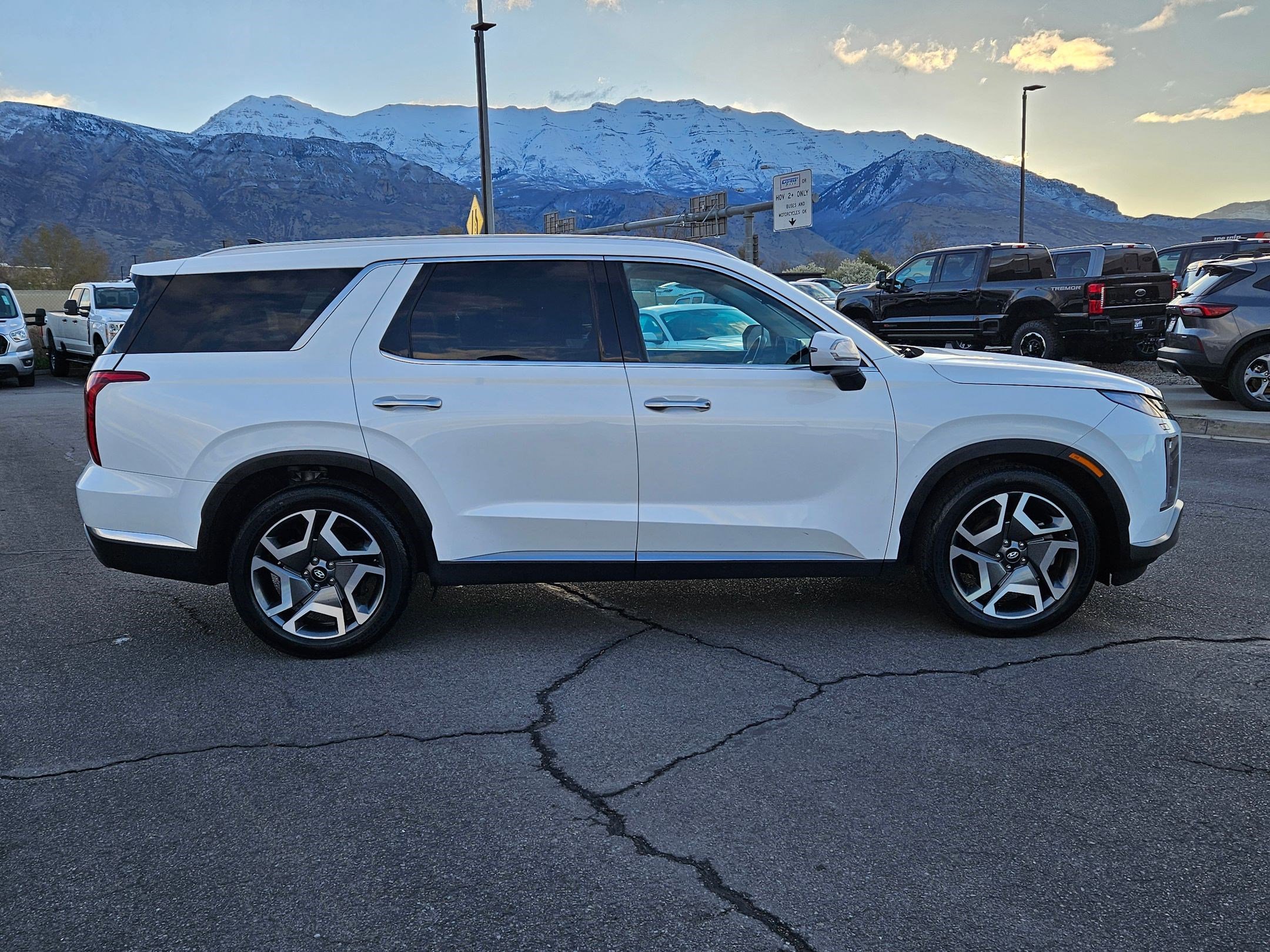 Used 2025 Hyundai Palisade Limited image 2