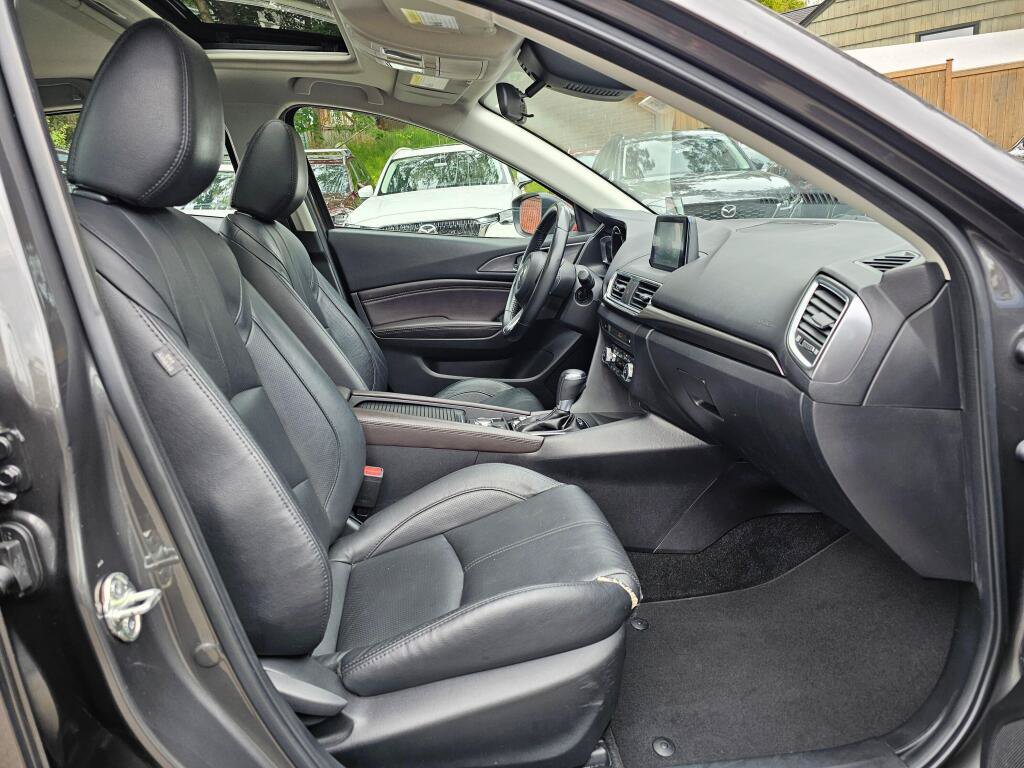 Used 2018 MAZDA MAZDA3 Grand Touring FWD image 11