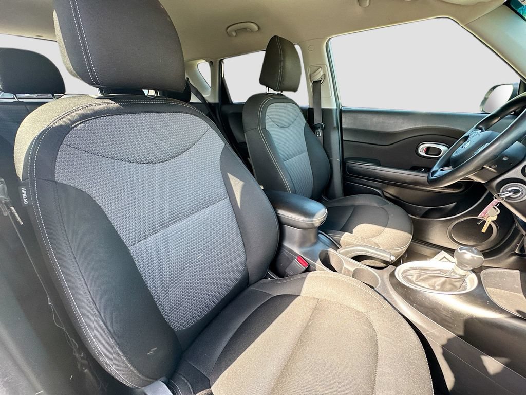Used 2017 Kia Soul + FWD image 25