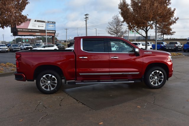Used 2024 Chevrolet Silverado 1500 High Country w/ Technology Package image 4