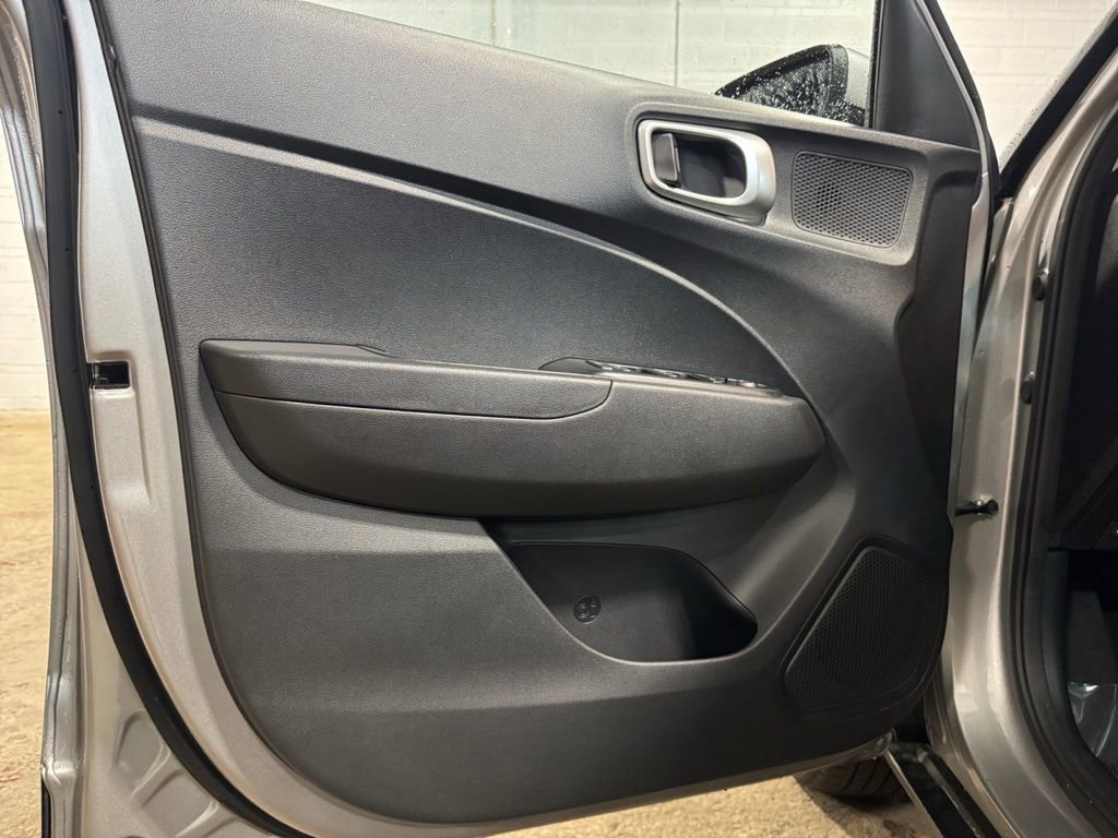 Used 2023 Hyundai Venue SEL FWD image 19