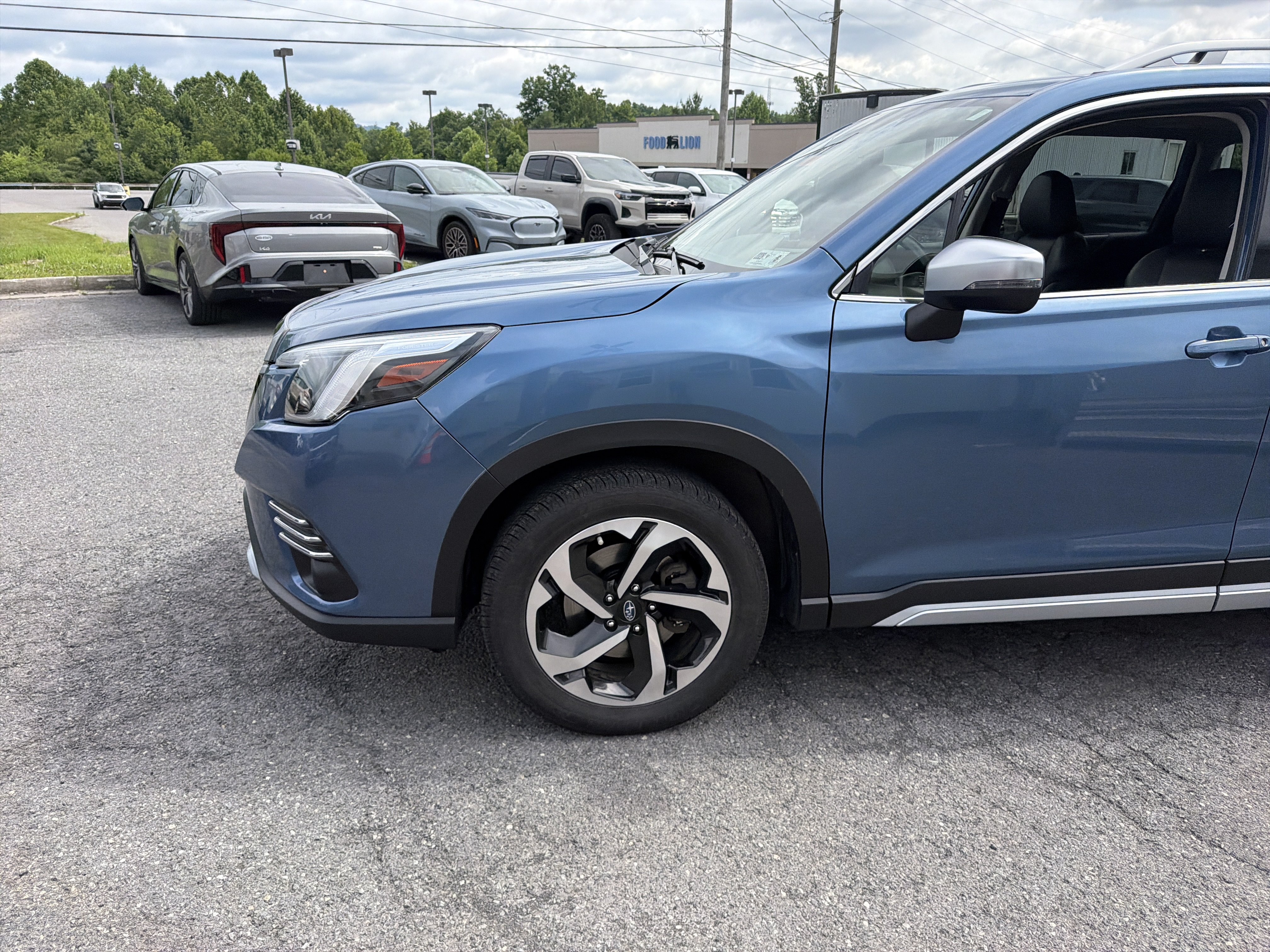Used 2022 Subaru Forester Touring w/ Popular Package #2 AWD/4WD image 9