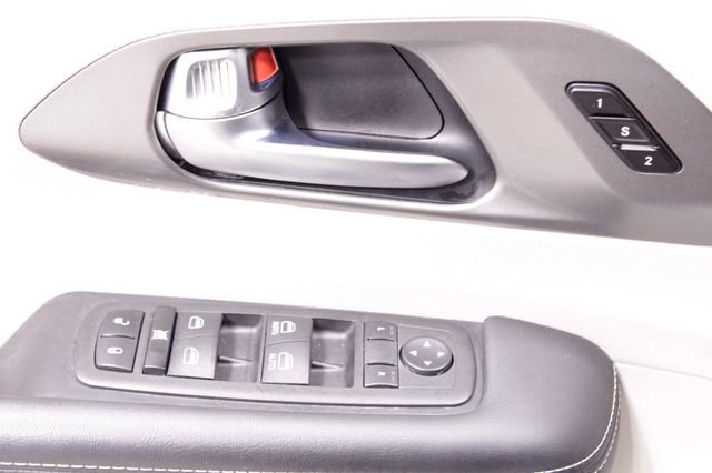 Used 2024 Chrysler Pacifica Touring-L FWD image 25