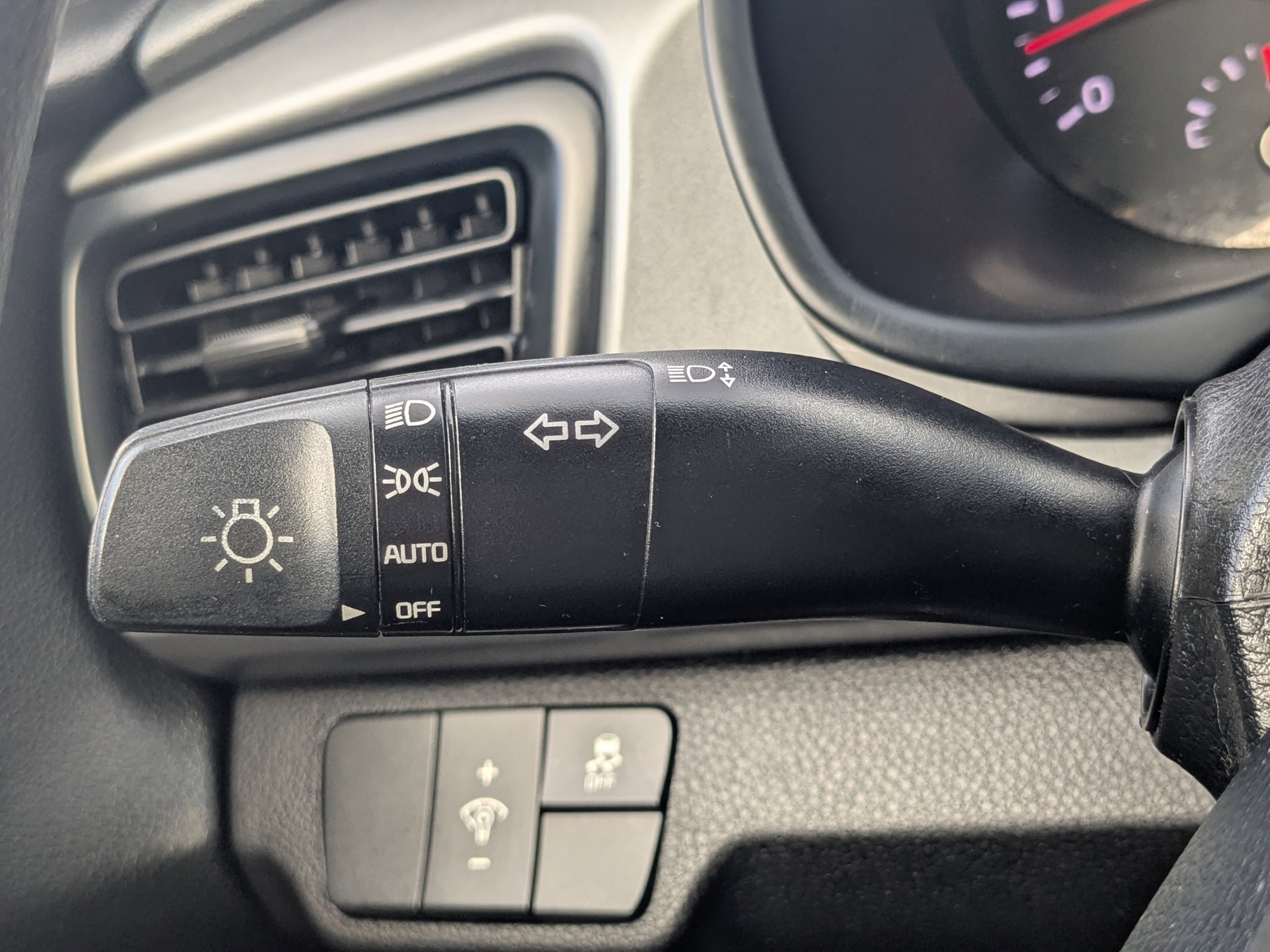 Used 2019 Kia Rio S image 31