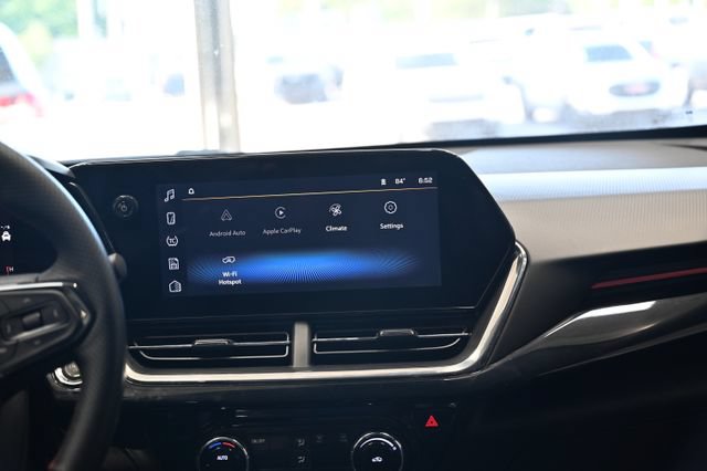 Used 2025 Chevrolet Trax RS w/ Sunroof Package FWD image 15