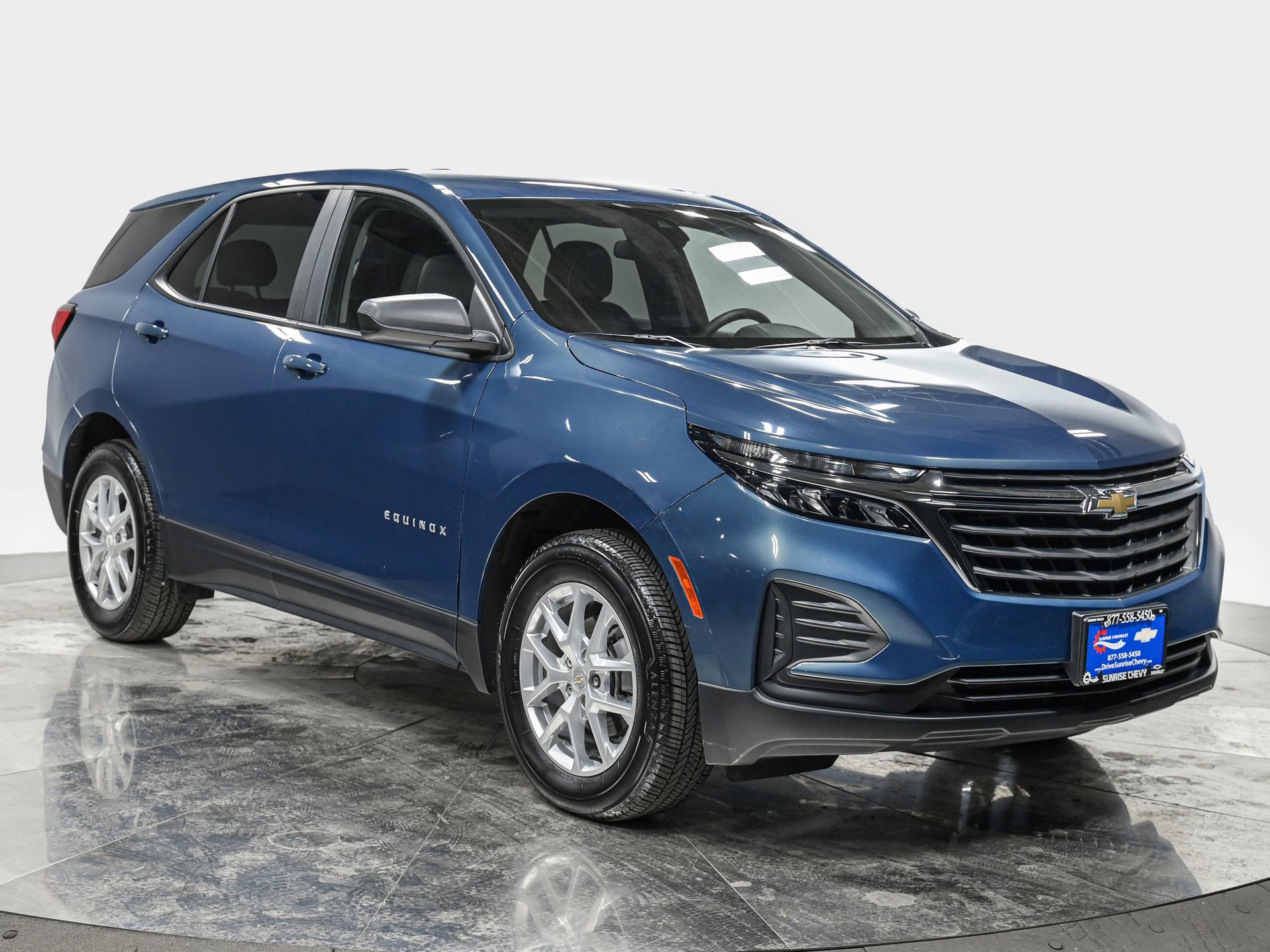 Used 2024 Chevrolet Equinox LS w/ LS Convenience Package image 9