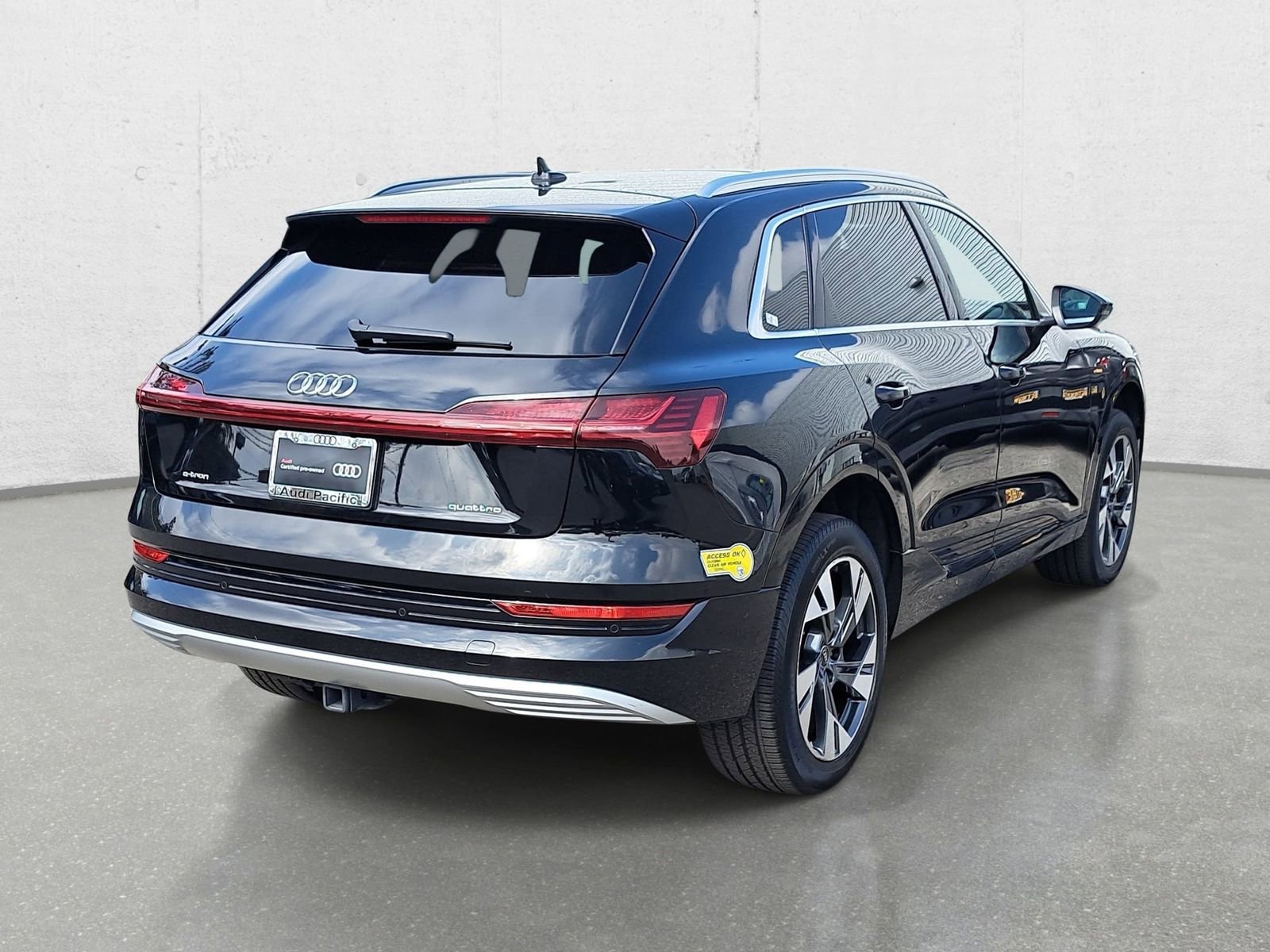 Used 2022 Audi e-tron Premium Plus AWD/4WD image 5