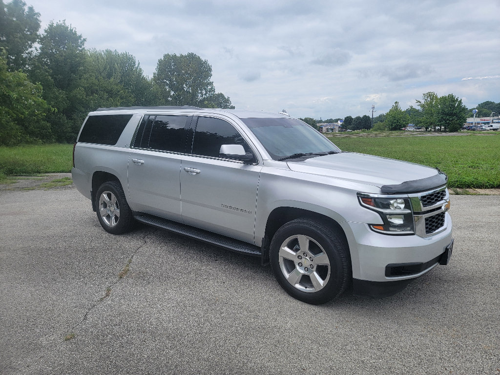 Used 2017 Chevrolet Suburban LT AWD/4WD image 3