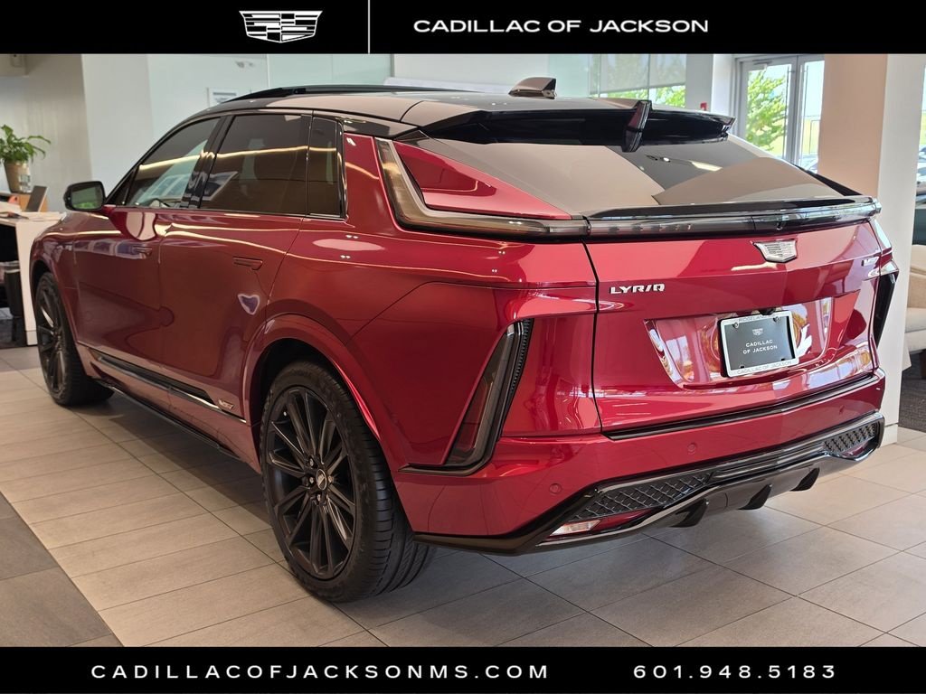 New 2027 Cadillac Lyriq V Premium w/ LPO, Floor Liner Package AWD/4WD image 2