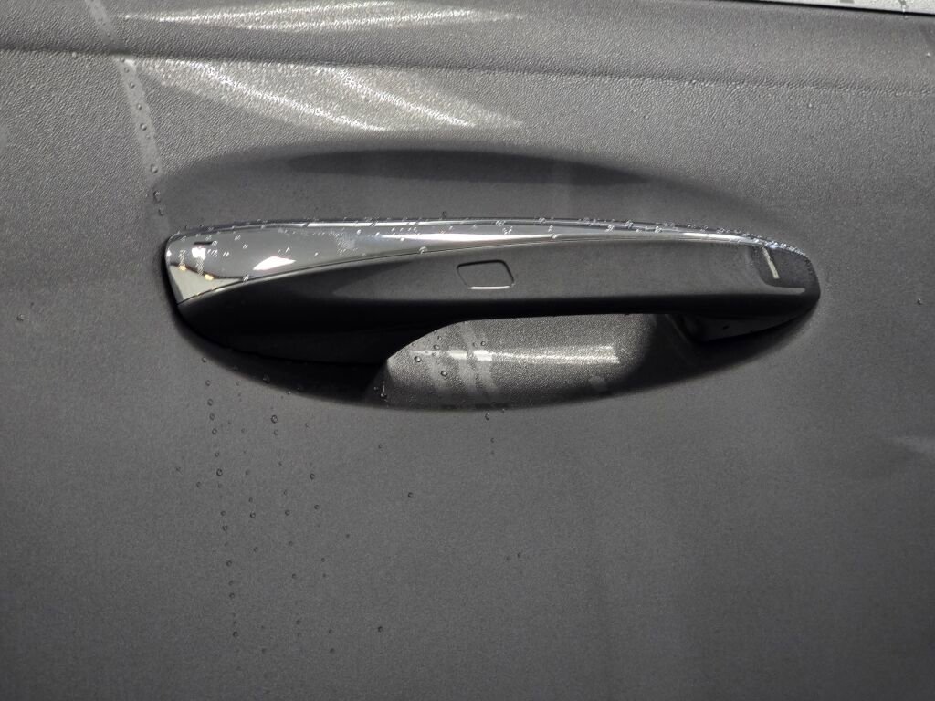 Used 2022 Mercedes-Benz EQB 350 4MATIC image 29