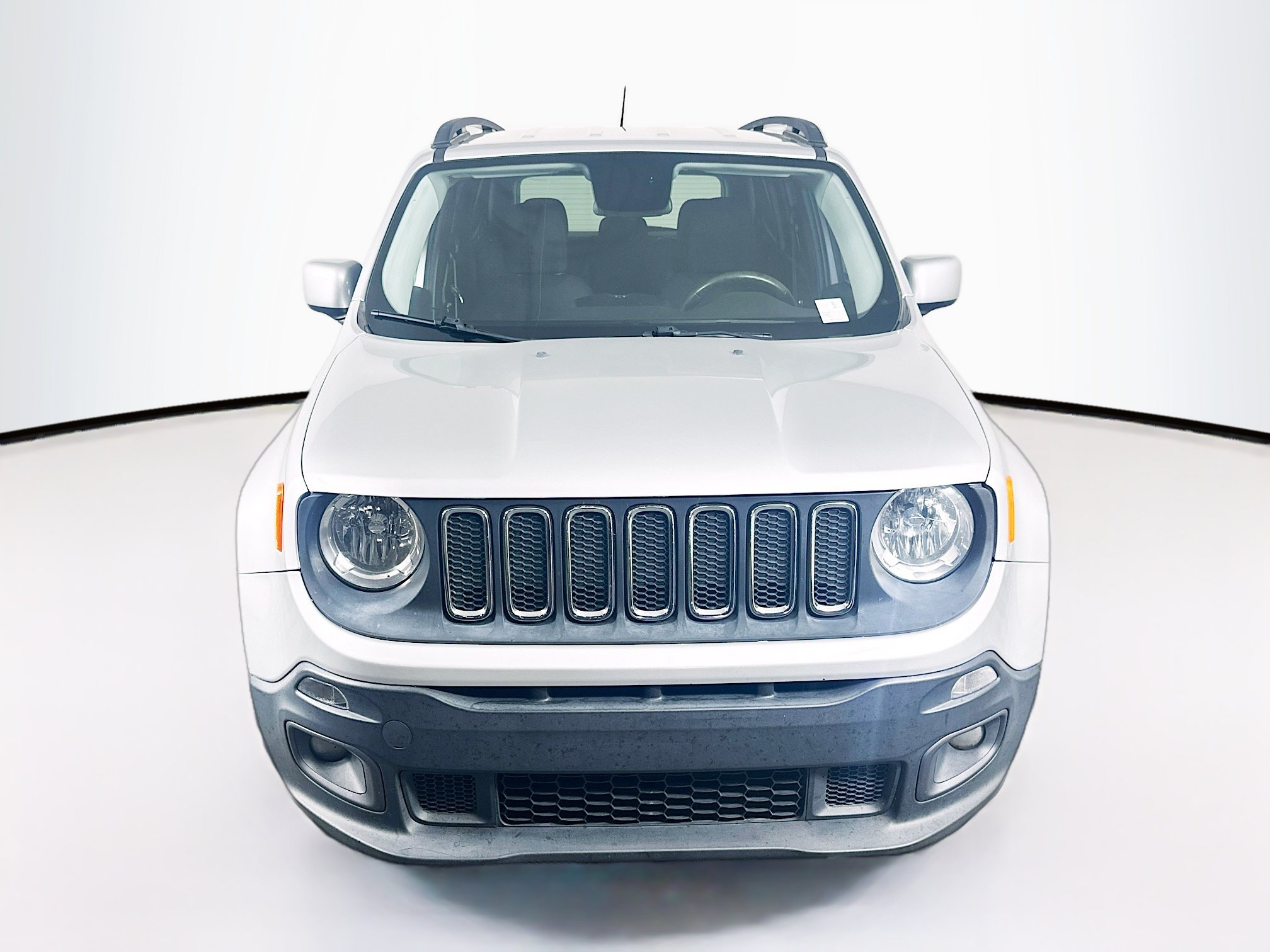 Used 2016 Jeep Renegade Latitude FWD image 2