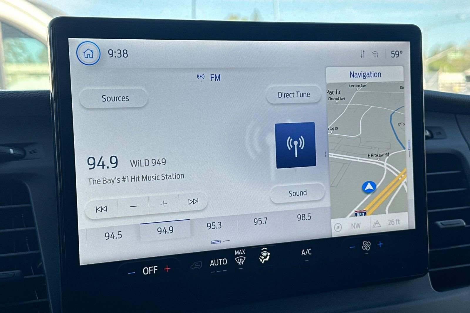 Used 2022 Ford E-Transit Low Roof image 19